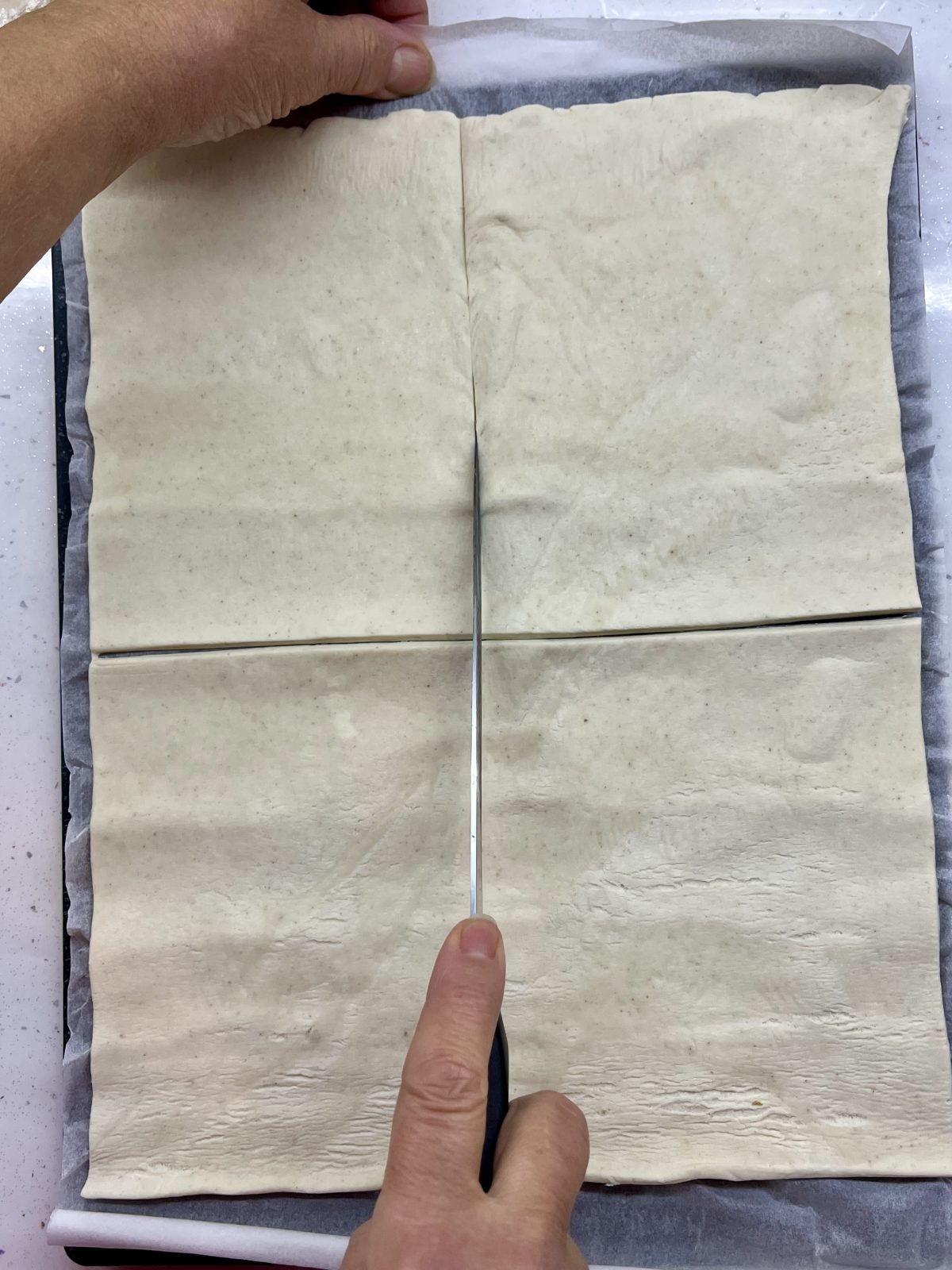 lístkové cesto rozkrájané na štvorce