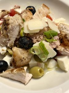 Šalát s kuracím mäsom a čučoriedkami