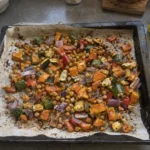 Pečená zelenina s cícerom a tahini dresingom